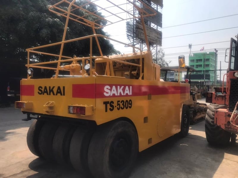 รถบดล้อยางsakai ts9ใช้งานดี มีทะเบียน ราคา4.5แสน