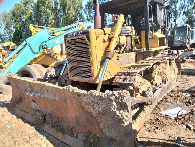 ขายรถแทรกเตอร์CAT D6D  140 แรง ตีนไก่ เกียร์ตัด มีทะเบียน ใช้งานได้ดี ราราถูกดีๆ585,000