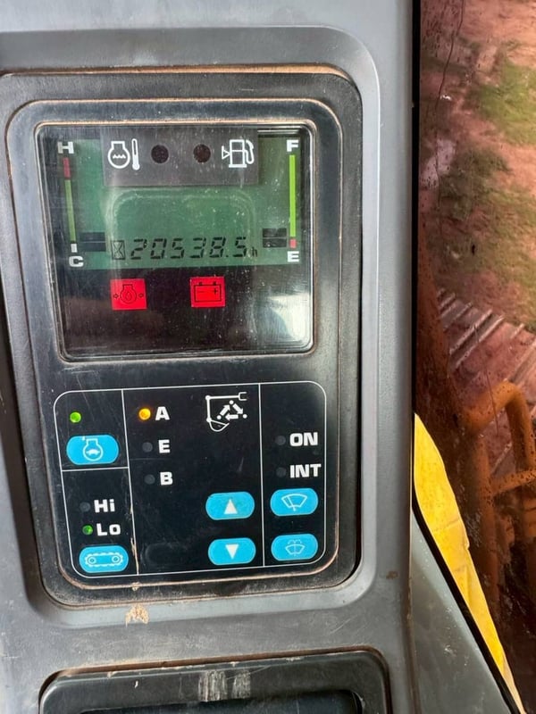 รถแม็คโครkomatsu pc200-7ใช้งานดี มีทะเบียน รรคา5.8 สน