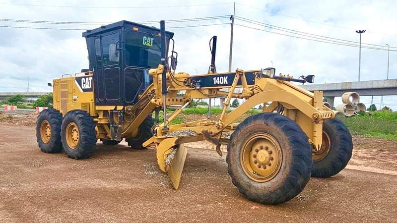 ขายรถเกรดเดอร์CAT 140k ใช้งานดี มีทะเบียน ราคา4.7ล.บาท