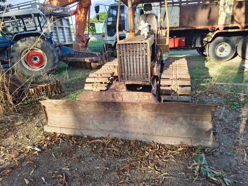 รถแทรกเตอร์komatsu D20p-5 ตีนเป็ด ใบมีดสไล้ ใช้งานดี ราคา130,000