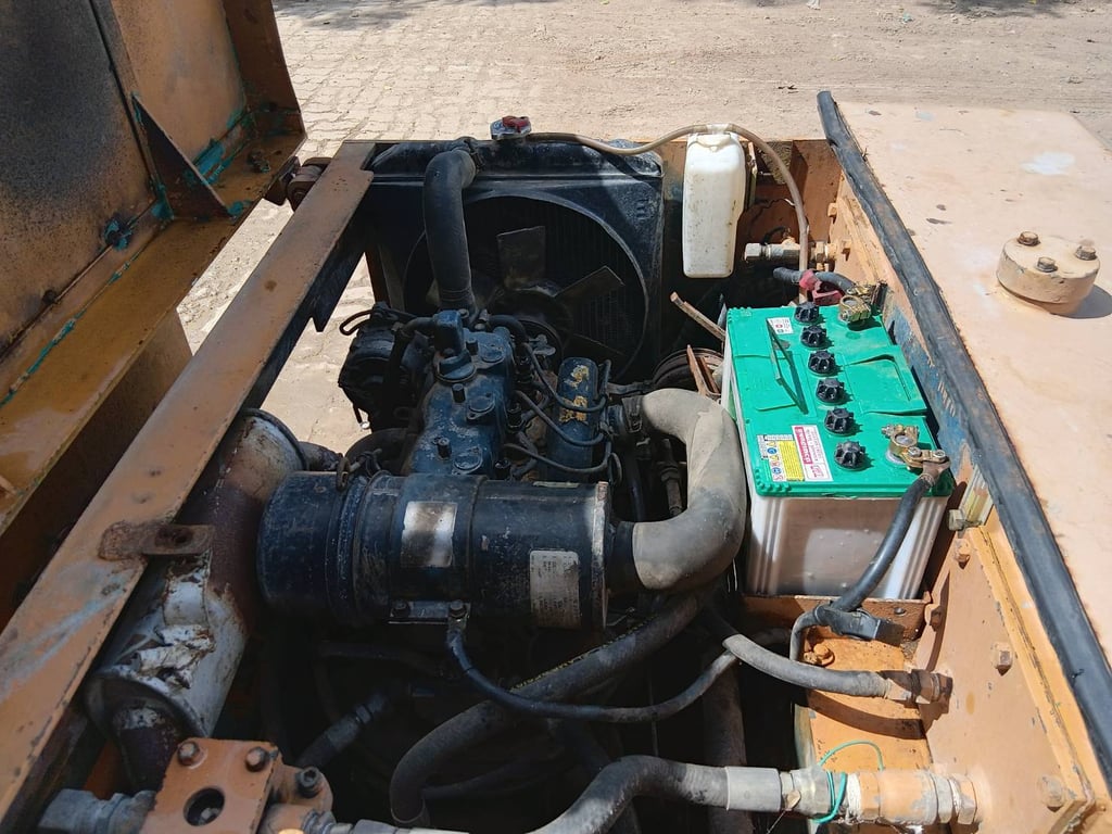 ขายรถบดหน้าเหล็กหลังยาง4ตันsakai ใช้งานดี ใบซื้อขาย ราคา199,000