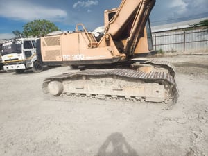 ขายรถแม็คโครkomatsu pc200-5 รวมหัวเจาะ ใช้งานดี  ใบซื้อvาย ราคา3.7แสน