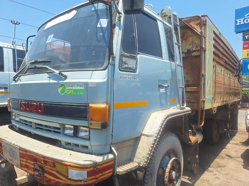 ขายรถ10ล้อ2เพลาisuzu 240 แรง ใช้งานดี มีทะเบียน ราคาถูกก495,000