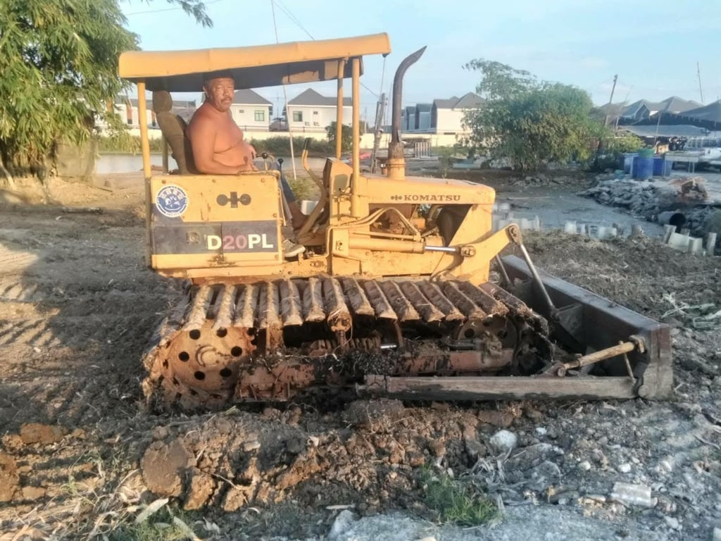 รถแทรกเตอร์komatsu D20pl-5ตีนเป็ด ใบ70cm.ใช้งานดี ราคา145,000 รถแทรกเตอร์komatsu D20pl-5ตีนเป็ด ใบ70cm.ใช้งานดี ราคา145,000