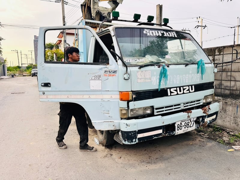 ขายรถ 6ล้อ ดั้ม isuzu 115แรง  มีทะเบียน ใช้งานงานดี ราคาถูกดีๆๆ135,000