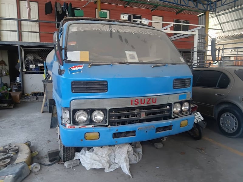 รถ6ล้อน้ำ isuzu 110 ใช้งานดี มีทะเบียน ราคา2.2บ.