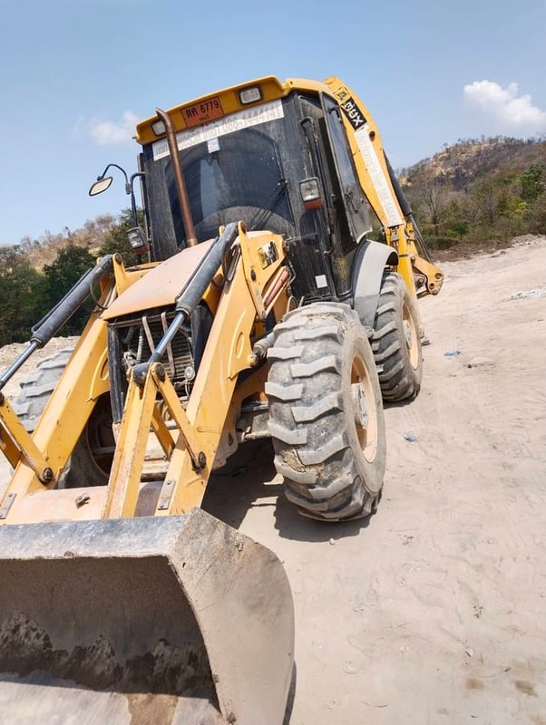 ขายรถหน้าตักหลังขุดjcb 3xcมีทะเบียน ใช้งานดี ราคา4.3แสน