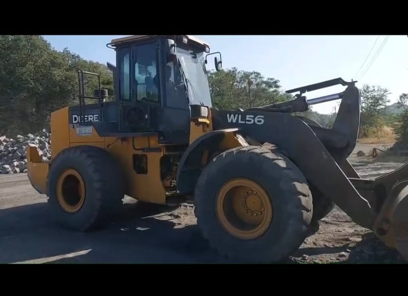 ขายรถตักล้อยาง.Deere wl56 ใช้งานดี ใบอินวอย ราคา1,250,000 ขายรถตักล้อยาง.Deere wl56 ใช้งานดี ใบอินวอย ราคา1,250,000