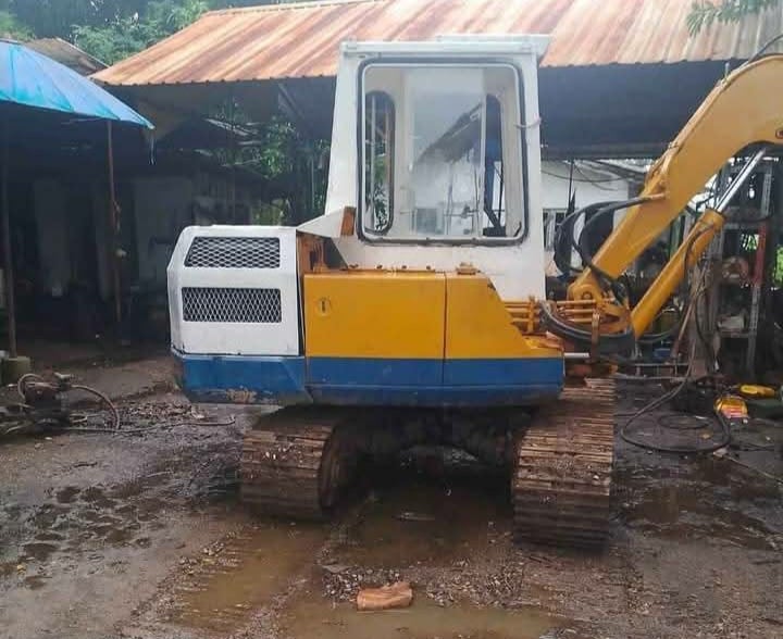 รถแม็คโครkomatsu pc20-5 ใช้งานดี ใบซื้อvายราคา1.3แสน