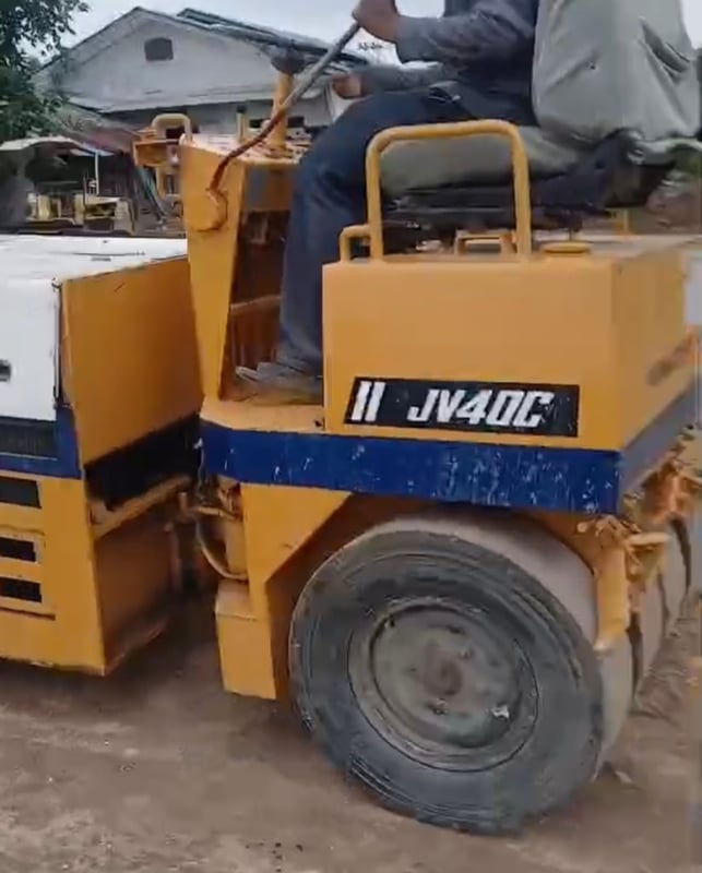 รถบด4ตันkomatsu jv40c ใช้งานดี ใบซื้อขาย ราคา2.2แสน รถบด4ตันkomatsu jv40c ใช้งานดี ใบซื้อขาย ราคา2.2แสน
