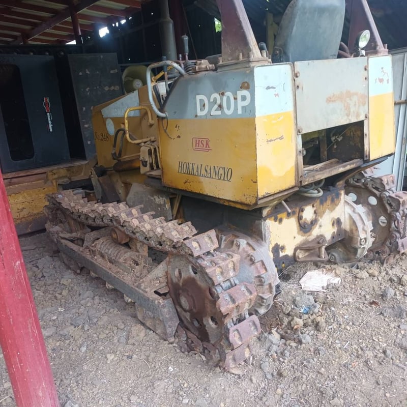 ขายแทรกเตอร์komatsu D20p-7ตีนเป็ด ใบไม่สวย ใช้งานได้ราคา155,000