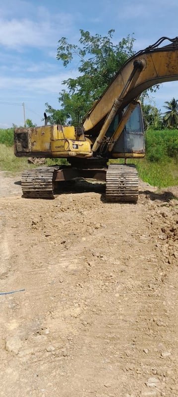 รถแม็คโครkomatsu pc200-6 ใช้งานดี ใบซื้อvาย ราคา330,000