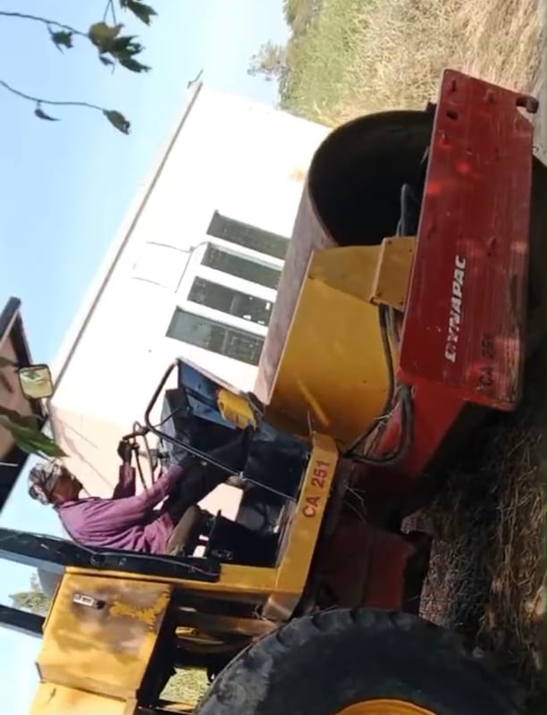 รถบด10ตัน. 1เพลา Dynapac ใช้งานดี มีทะเบียน ราคา3.9แสน รถบด10ตัน. 1เพลา Dynapac ใช้งานดี มีทะเบียน ราคา3.9แสน