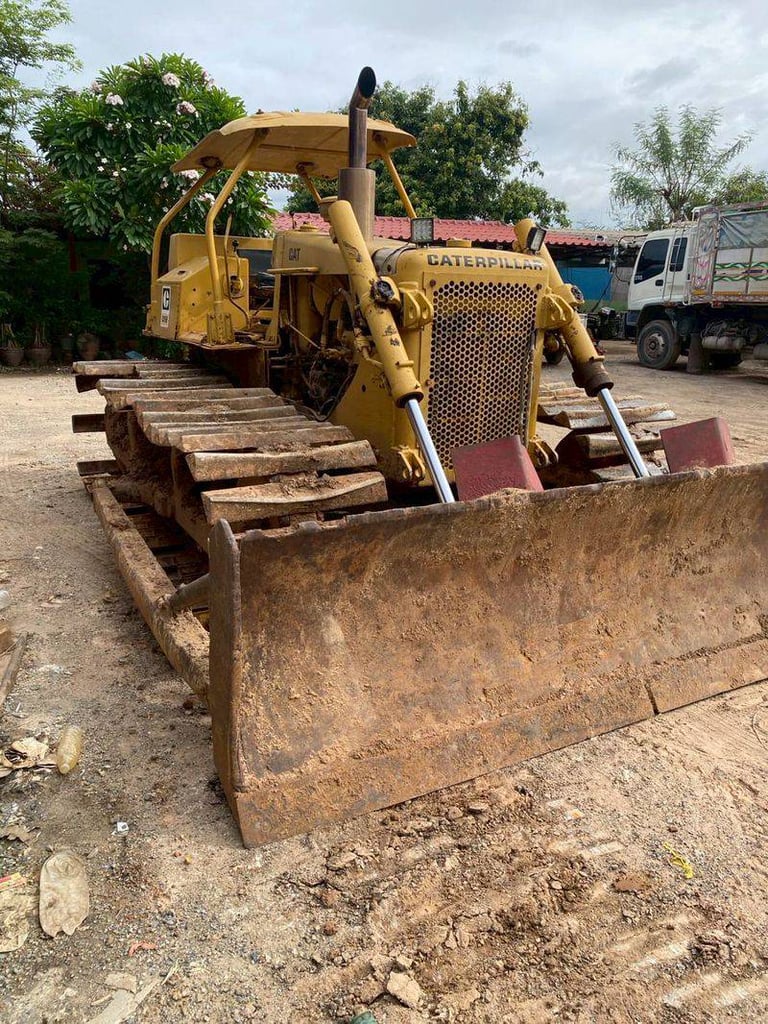 ขายรถแทรกเตอร์CAT D5B ตีนเป็ด ใช้งานดี ราคา4.3แสน