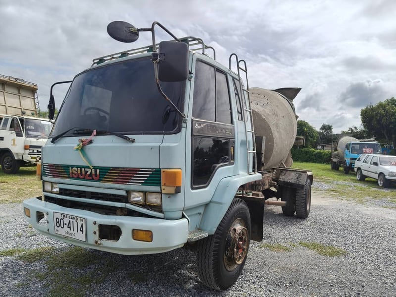 ขายรถ6ล้อโม่ปูน2คันรวม isuzu 175แรง มีทะเบียน ใช้งานดี ขายรวม2คัน ราคา700,000