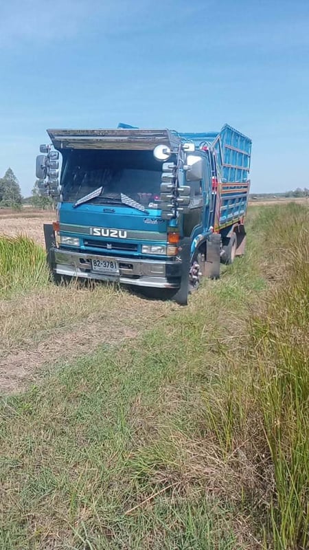 รถ6ล้อดั้มisuzu frr12f  195แรง ใช้งานดี มีทะเบียน ราคา4.3แสน