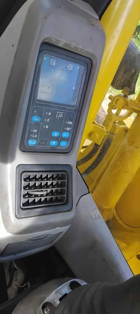 รถแม็คโครkomatsu pc120u มีทะเบียน ใช้งานปกติ ราคา4.3แสน รถแม็คโครkomatsu pc120u มีทะเบียน ใช้งานปกติ ราคา4.3แสน