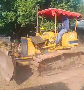 รถแทรกเตอร์komatsu D20p-5ตีนเป็ด ใช้งานดี ใบมีดสไล้ ราคา165,000