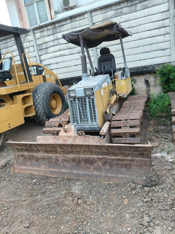 รถแทรกเตอร์komatsu D20p-7ตีนเป็ด ใบมีดสไล้ ใช้งานดี ราคาถูกดี 2.5แสน