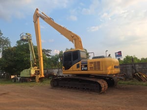 ขายรถแม็คโครkomatsupc 210lc บูมยาว18ม. ใช้งานดี ราคา1.4ล.บาท