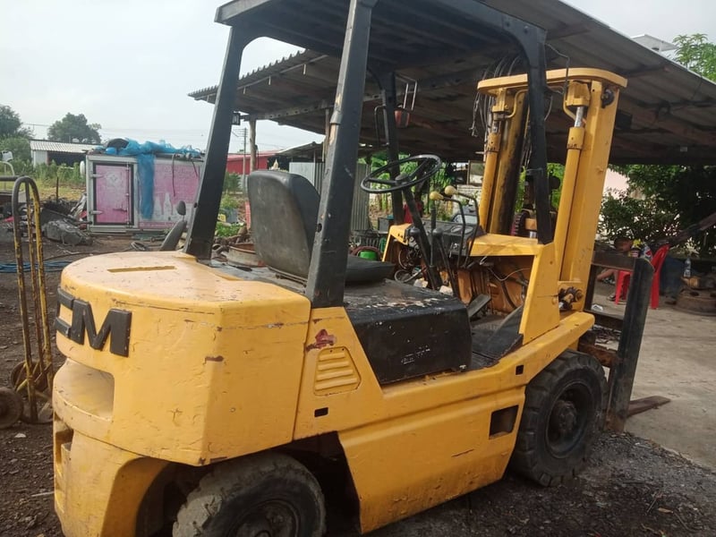 ขายรถโฟคลิป tcm  2.5ton ใช้งานดี ใบซื้อขาย ราคา100,000