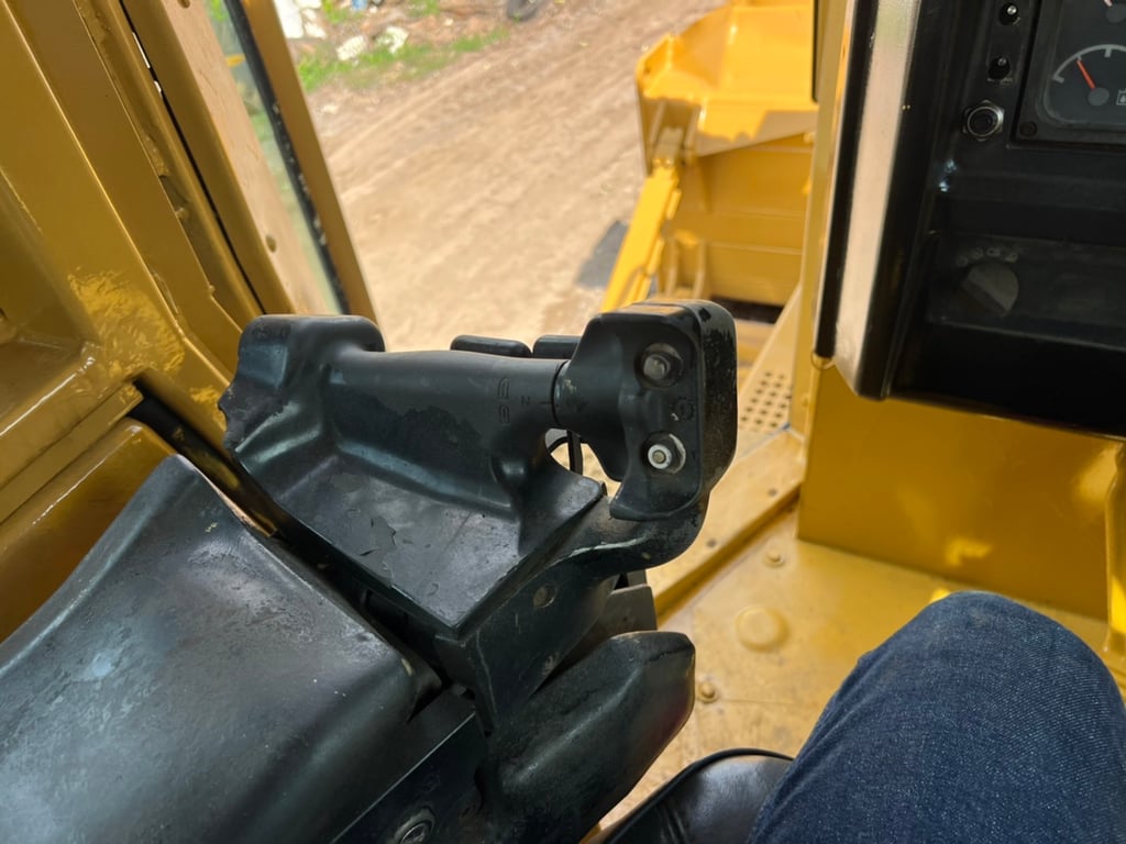 รถแทรกเตอร์CAT D6R. ตีนไก่ ใช้งานดี มีทะบียน ราคา1,550,000