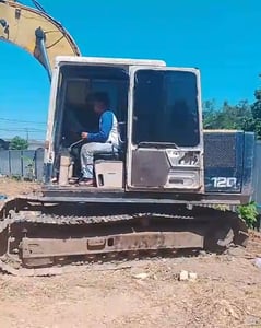 รถแม็คโครkomatsu pc120-5 ใช้งานได้ปกติ ใบซื้อขาย ราคา285,000