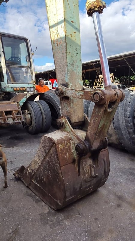 รถแม็คโครล้อยางkobelco ใช้งานดี มีทะเบียน ราคา400,000