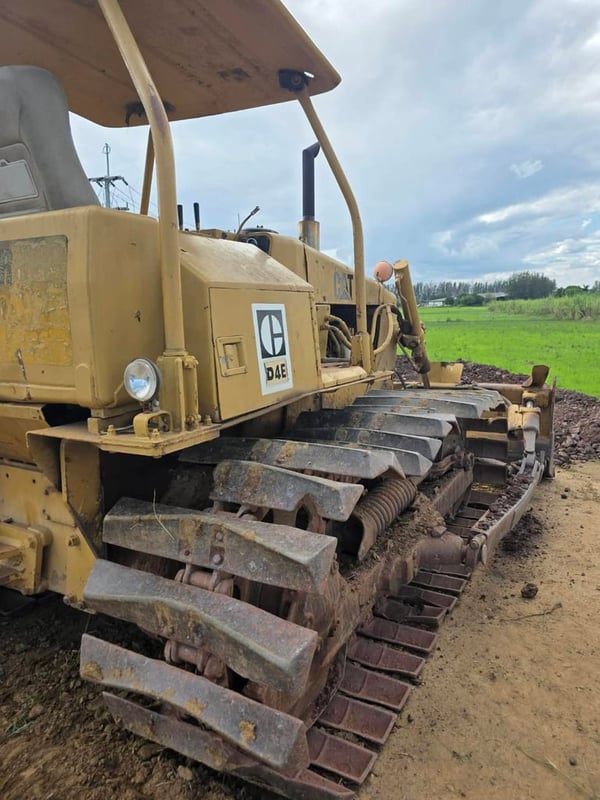 ขายรถ แทรกเตอร์CAT D4E  ใช้งานดี มาก ใบซื้อขาย ราคาถูกดี3.3แสน