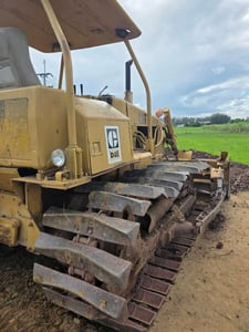 ขายรถ แทรกเตอร์CAT D4E  ใช้งานดี มาก ใบซื้อขาย ราคาถูกดี3.3แสน