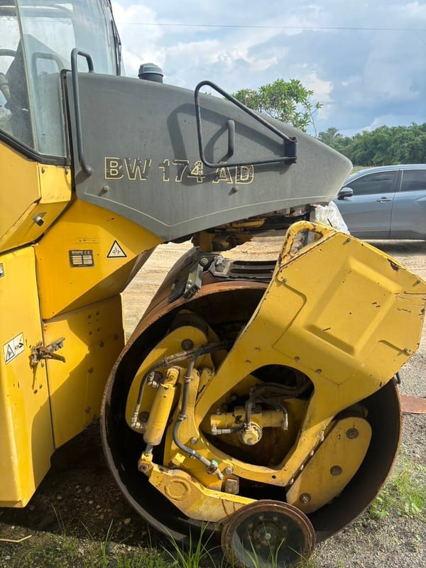 ขายรถบดล้อเหล็ก Bomag BW174ad ใช้งานปกติ มีทะเยียนราคา4.5แสน