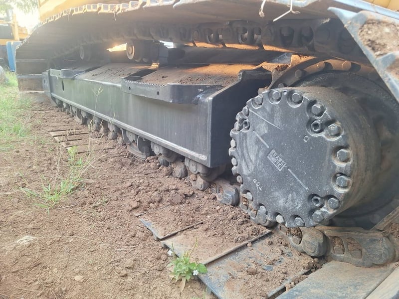 ขายรถแม็คโครkomatsupc 210lc บูมยาว18ม. ใช้งานดี ราคา1.4ล.บาท