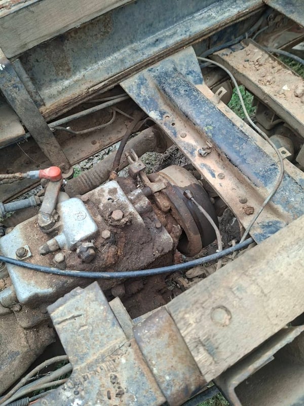 ขายรถ6ล้อhino ดั้ม ทะเบียนขาด เครื่องหลวม ใช้งานได้ ราคา19,5000