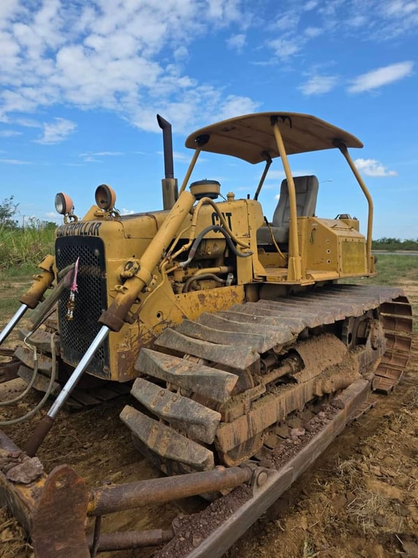 ขายรถ แทรกเตอร์CAT D4E  ใช้งานดี มาก ใบซื้อขาย ราคาถูกดี3.3แสน