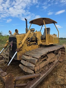 ขายรถ แทรกเตอร์CAT D4E  ใช้งานดี มาก ใบซื้อขาย ราคาถูกดี3.3แสน