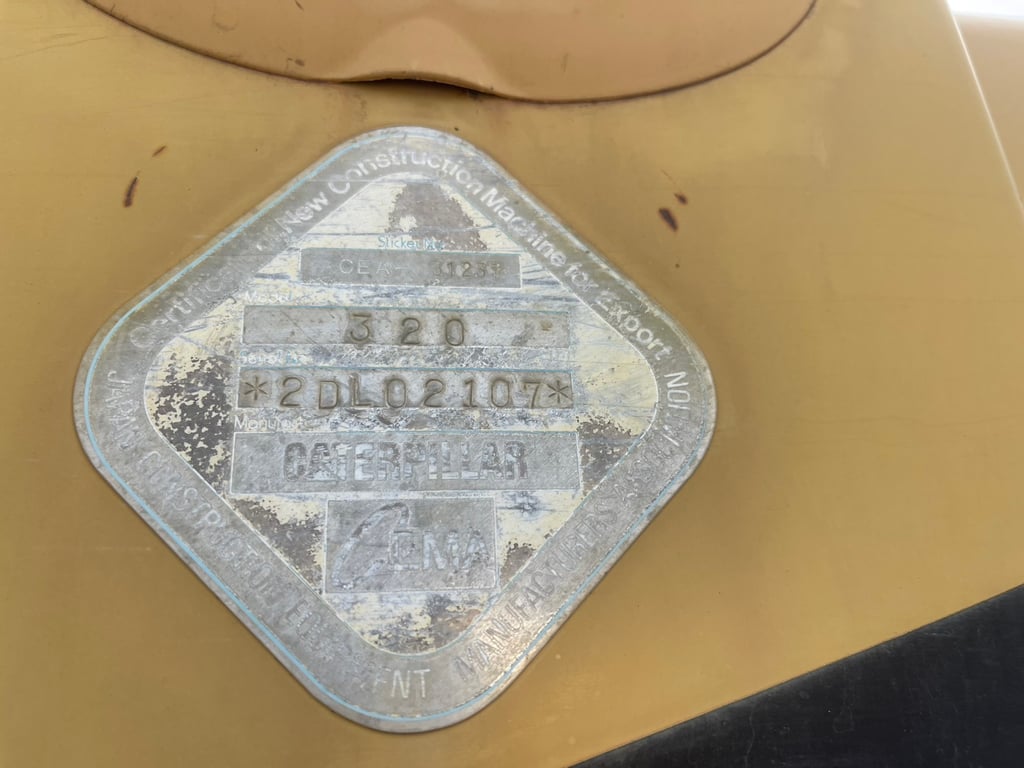 ขาย2คันรวม cat320v2 บูมยาว1 สั้น1 ตามสภาพ ราคา5.8แสน