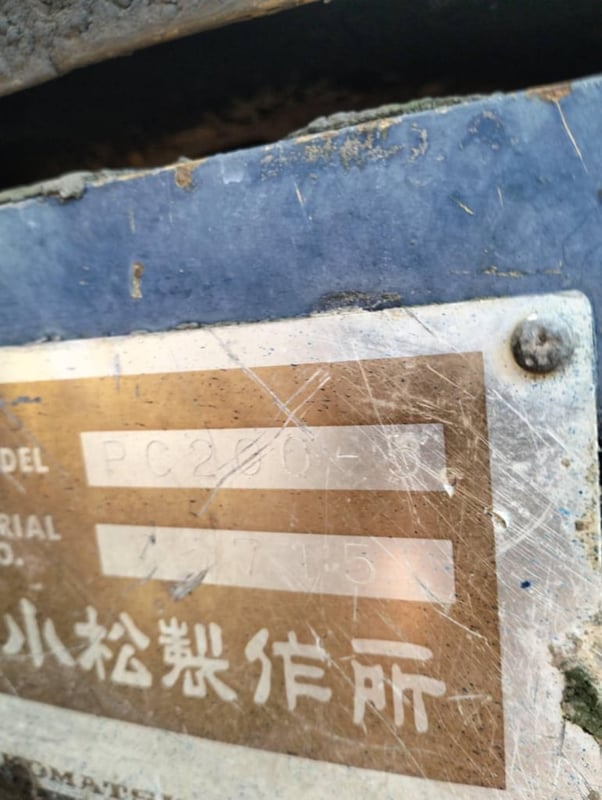 รถแม็คโครkomatsu pc200-5 ใช้งานได้ ใบซื้อvายราคา290,000