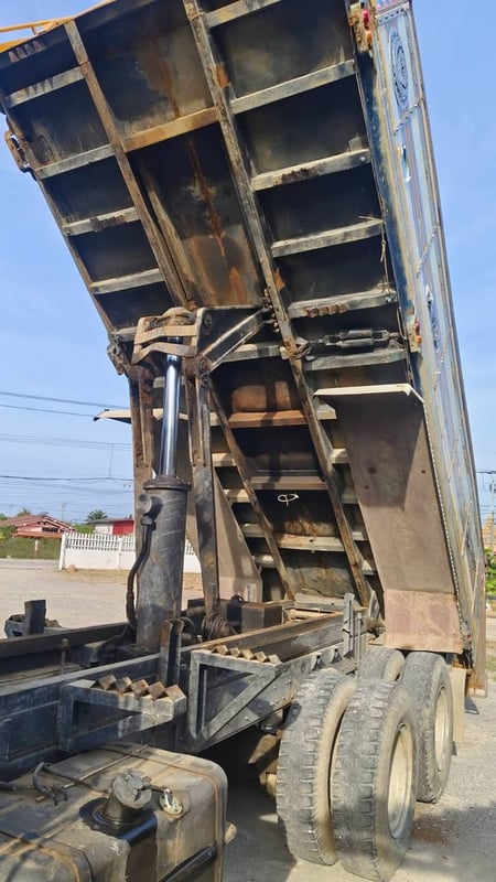 ขายรถ10ล้อ2เพลาmitsubishi 220แรง ใช้งานดี มีทะเบียน ราคา5.7แสน