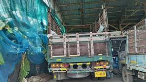 รถ10ล้อคอกไม้Hino f18 ho7c 180แรง ใช้งานดี มีทะเบียนทราคา 2.3แสน รถ10ล้อคอกไม้Hino f18 ho7c 180แรง ใช้งานดี มีทะเบียนทราคา 2.3แสน