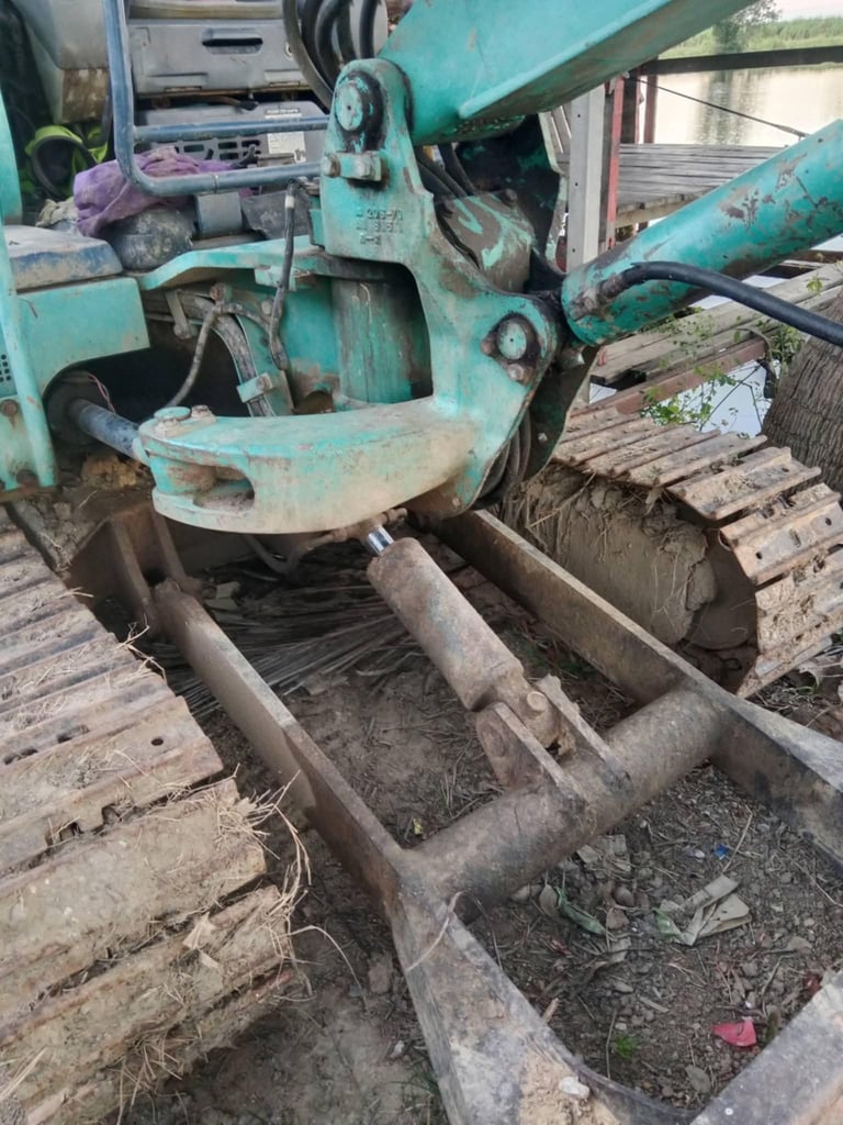 รถแม็คโครkomatsu pc35r-8 ใช้งานได้ปกติ ใบซื้อขายมราคาถูกดี160,000ดี