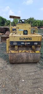 ขายรวม2คันรถแทรกเตอร์komatsu D20p-6 รถบด4ตันbomag ใช้งานดี ใบซื้อขายราคา3.6แสน 