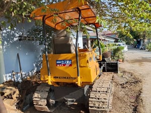 ขายรถแทรกเตอร์ komatsu D20p-5ตีนไก่ ใบมีดสไล้ ราคา155,000