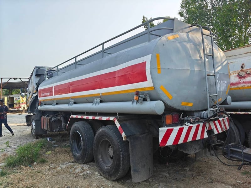 รถพ่วงแม่ลูก น้ำมันเตา nissan 290แรง ใช้งานดี มีทะเบียน ราคา5.6อสน