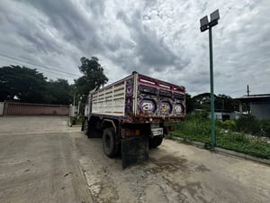 ขายรถ6ล้อดั้มisuzu sfr33ht 195. แรง ใช้งานเ มีทะเบียน ราคา 5.5แสน