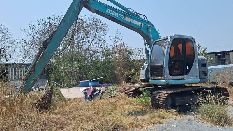 ขายแม็คโครkobelco sk135 อาร์มยาว ใช้งานปกติ ใบอินวอย ราคา680,000