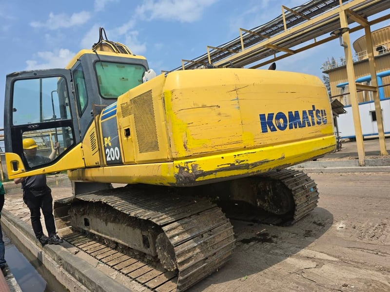 ขายรถแม็คโครkomatsu pc200-7ใช้งานดี ใบซื้อขาย ราราถูกเรๆ470,000