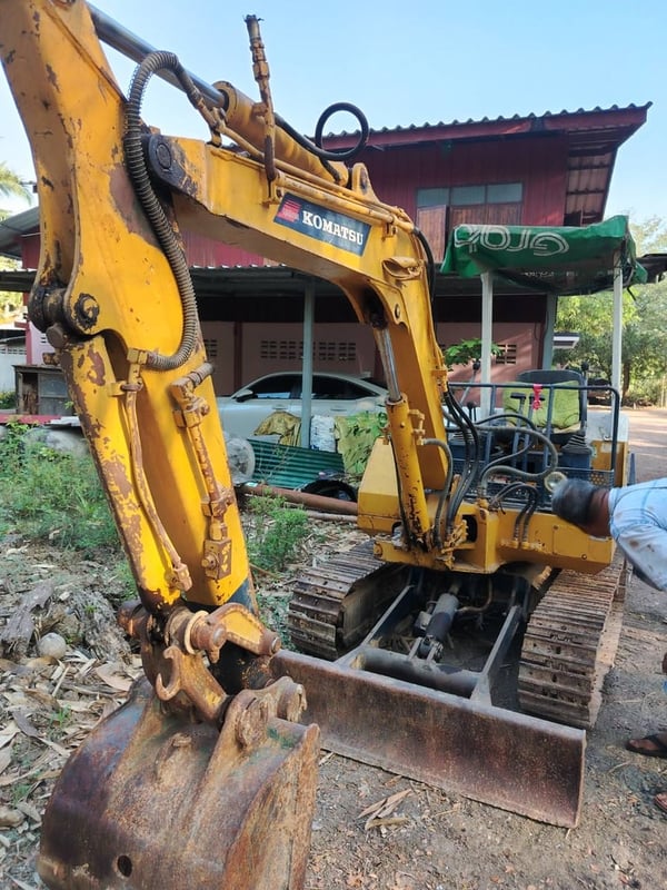 รถแม็คโคร komatsu pc20-6 ใช้งานดี ใบซื้อvาย ราคาถูกดี 165,000