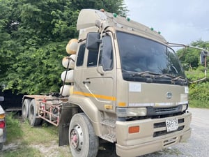 รถหัวลากnissan2หัวลาก+1หางใช้งานได้ปกติ มีทะเบียนราคา4.5แสน