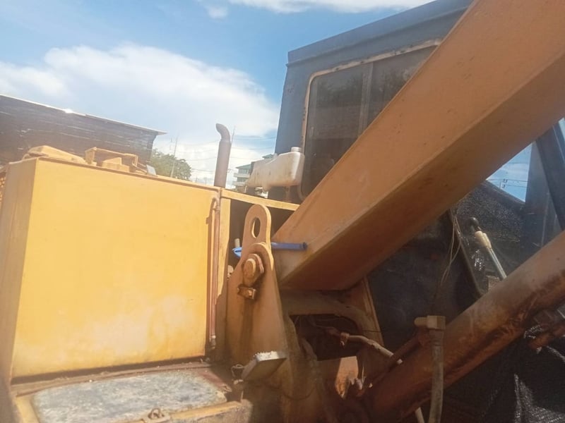 ขายรถแม็คโครkomatsu pc60-3 ใช้งานได้ ใบซื้อvาย ราคา160,000